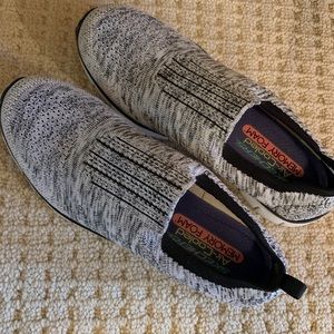 Sketchers air cooled memory foam shoes